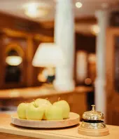 Äpfel an der Hotelrezeption
