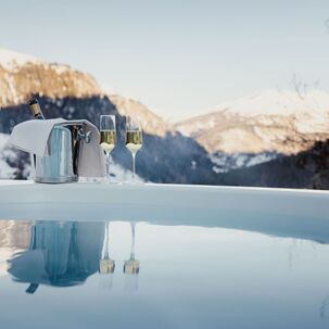 Vista sulle Dolomiti invernali dal whirlpool dell'hotel