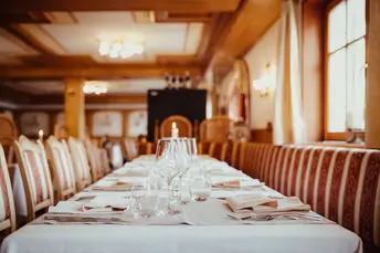 Tavolata Ristorante Hotel Alpenrose